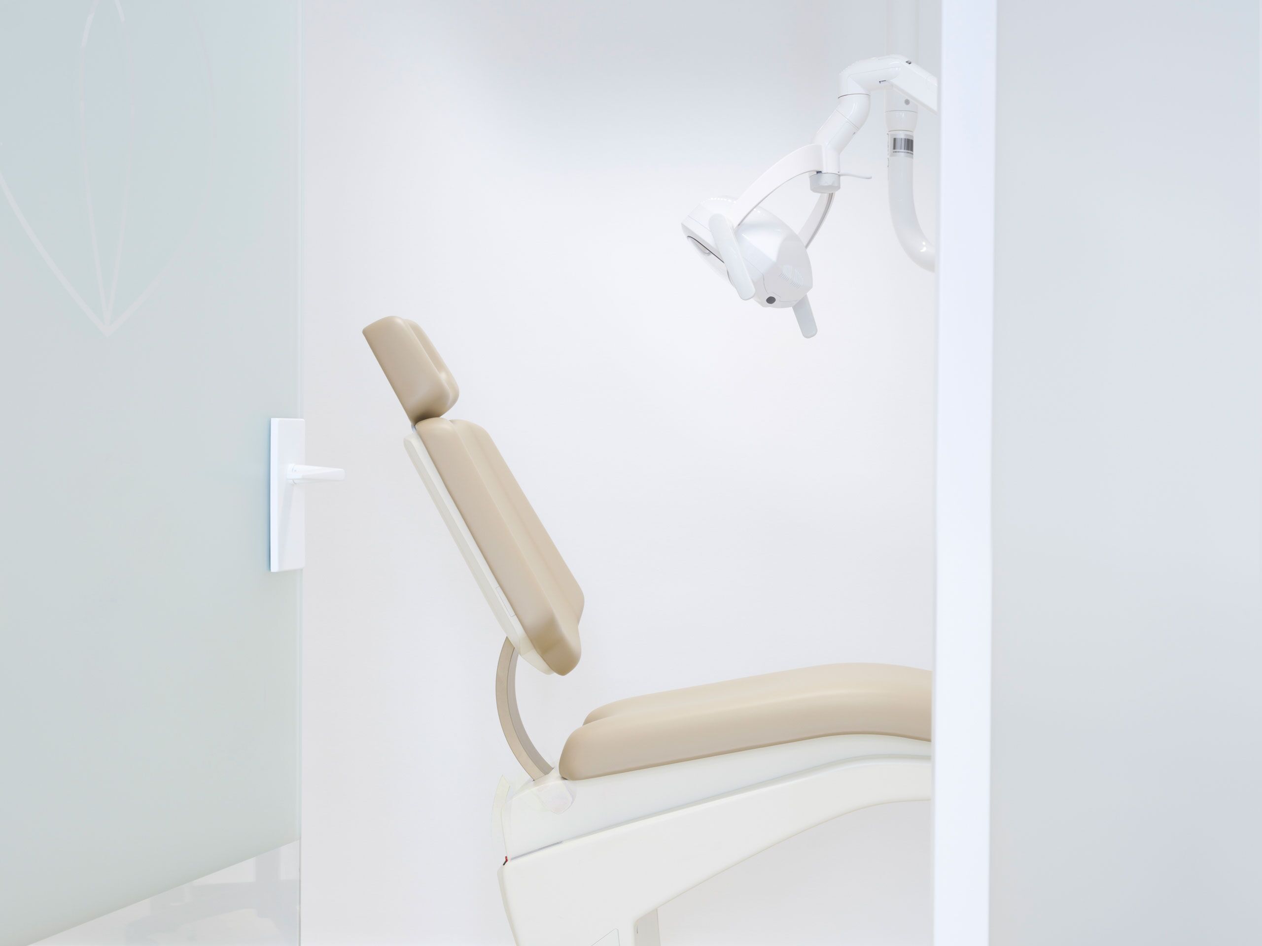 assets/images/5/sievers-guertner-kieferorthopaedie-praxis-behandlung-behandlungsstuhl-2560x1920px-1838f674.jpg